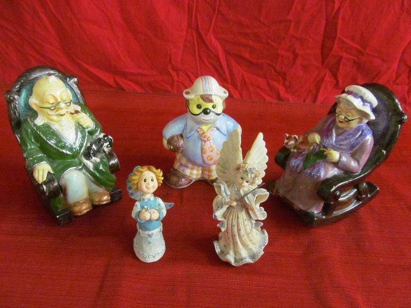 lot 30 image: coin banks