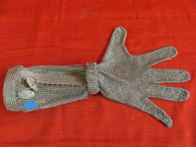 lot 31 image: hand glove guard