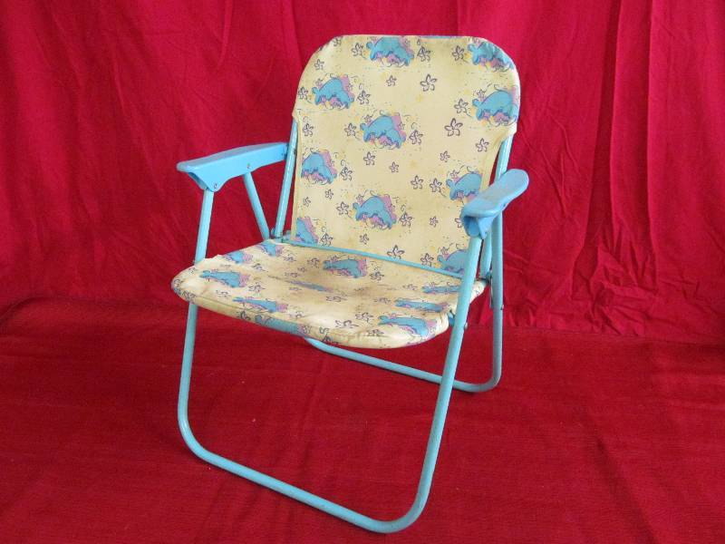 lot 35 image: lawn chair