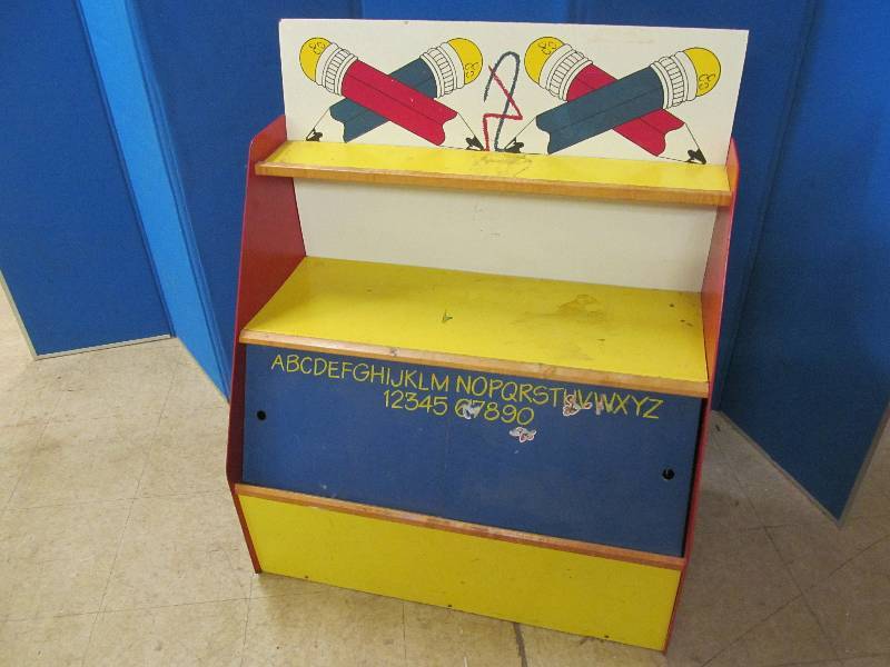lot 46 image: toy box