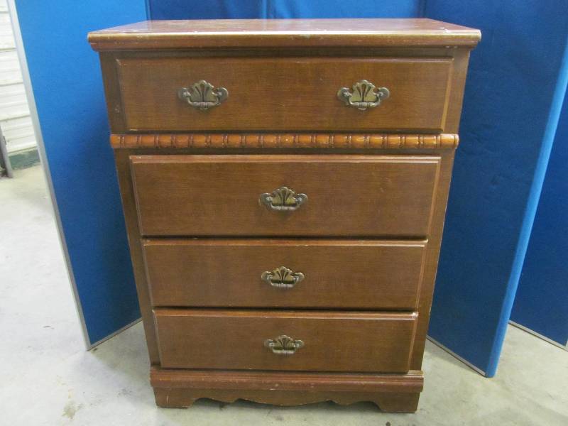 lot 49 image: dresser