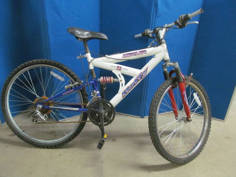 lot 55 image: Huffy Bike