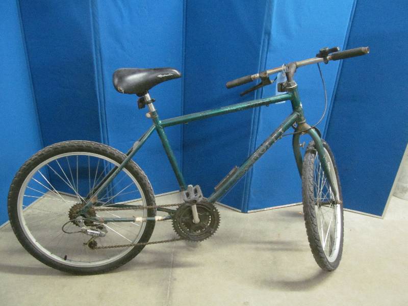 lot 64 image: Huffy Bike