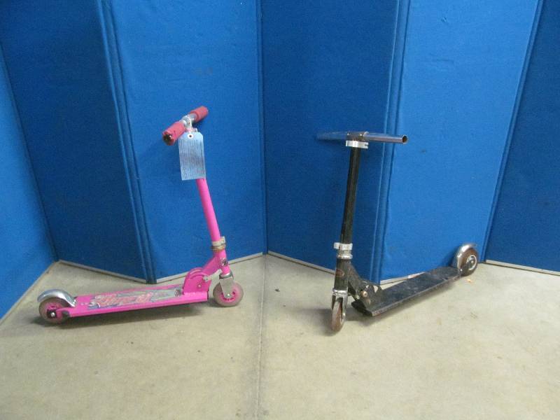 lot 68 image: scooters