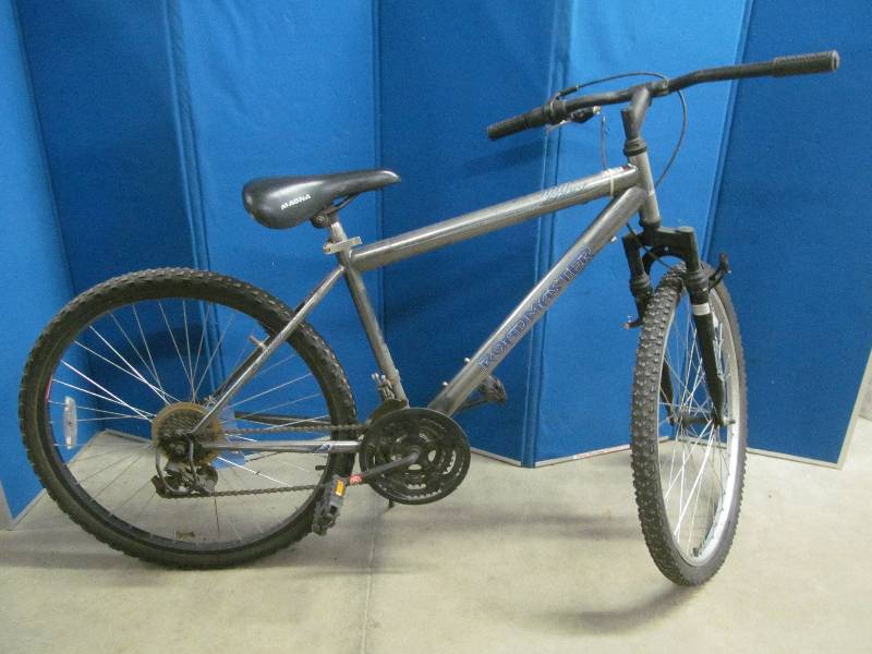 lot 70 image: Road master bike