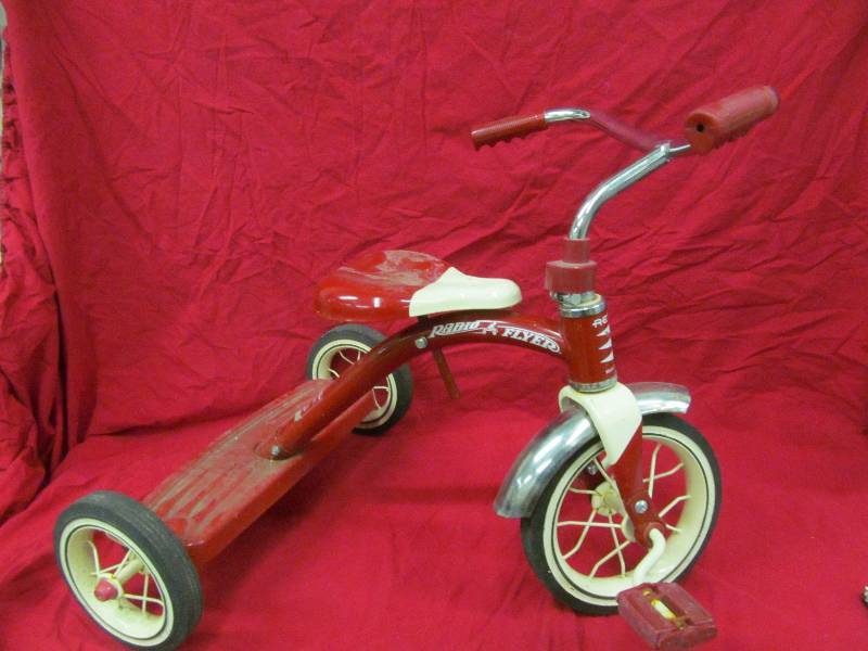 lot 81 image: Radio Flyer Trike