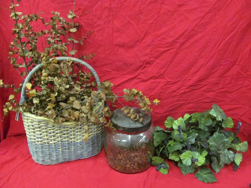 lot 88 image: dcor foliage