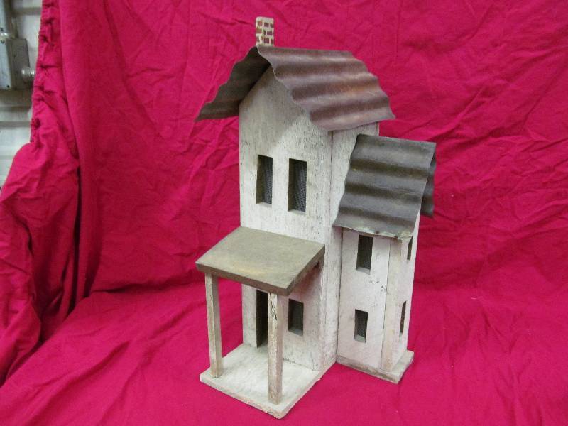 lot 91 image: birdhouse