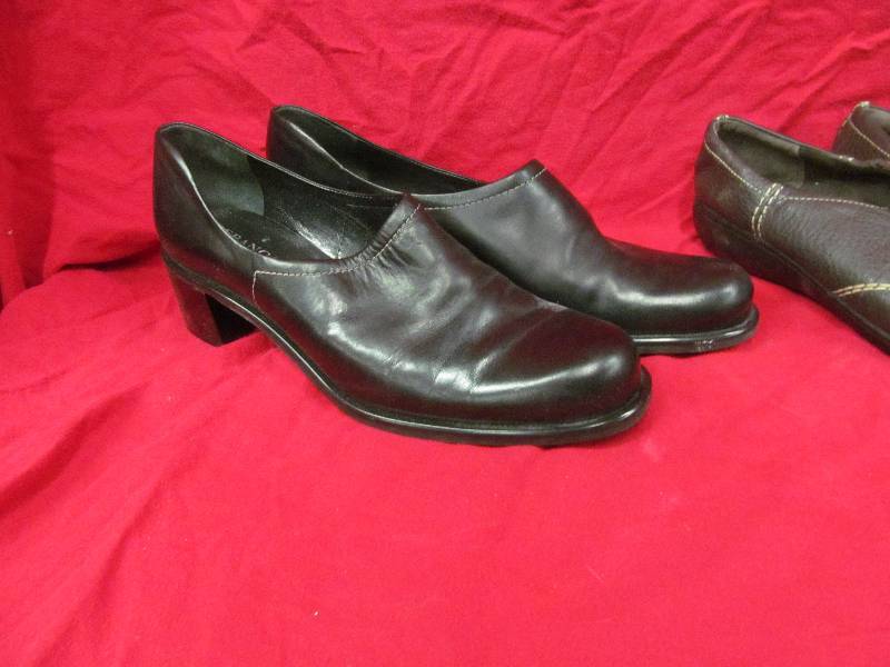 lot 93 image: shoes