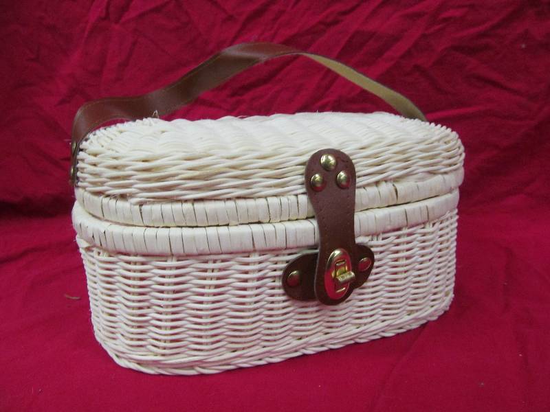 lot 100 image: Delton tea set