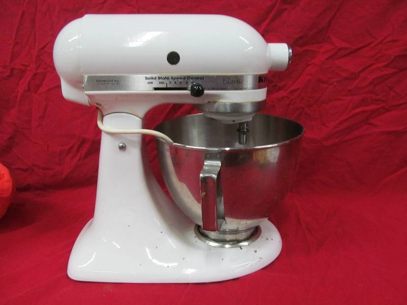 lot 135 image: Kitchen Aid Mixer