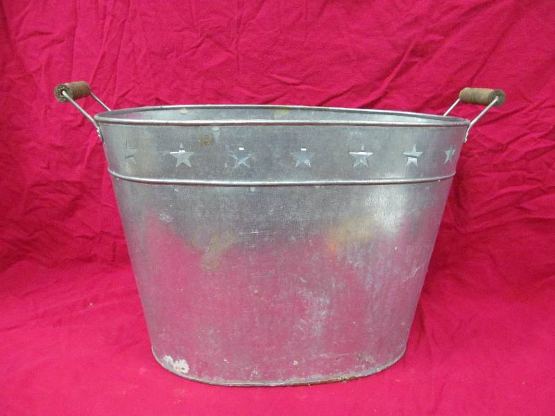 lot 149 image: Basket