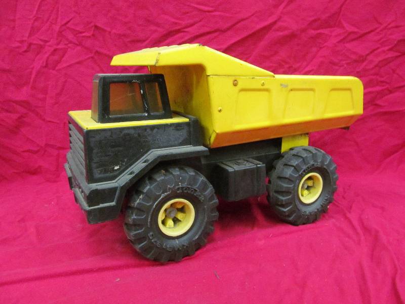 lot 152 image: Tonka Truck