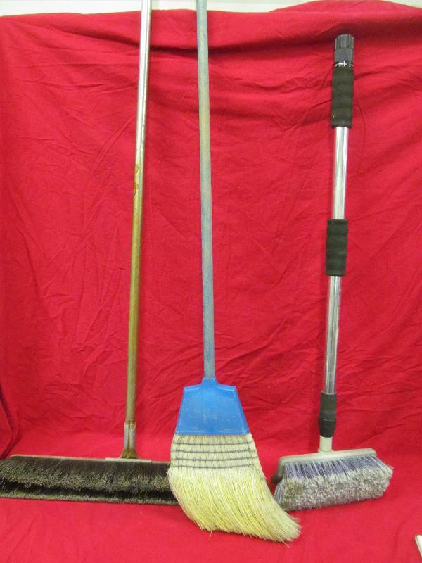 lot 156 image: BroomBrush