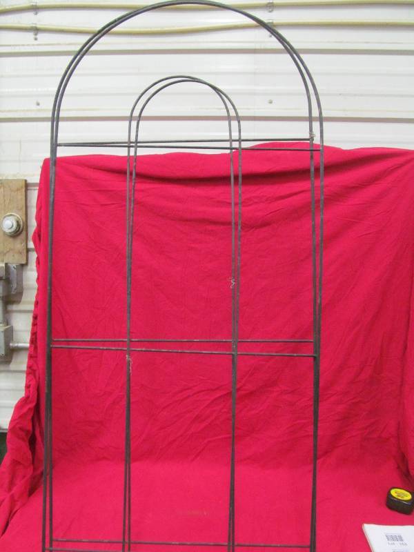 lot 160 image: Trellis