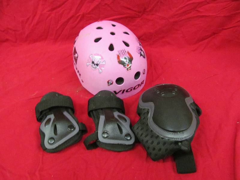 lot 170 image: HelmetPads