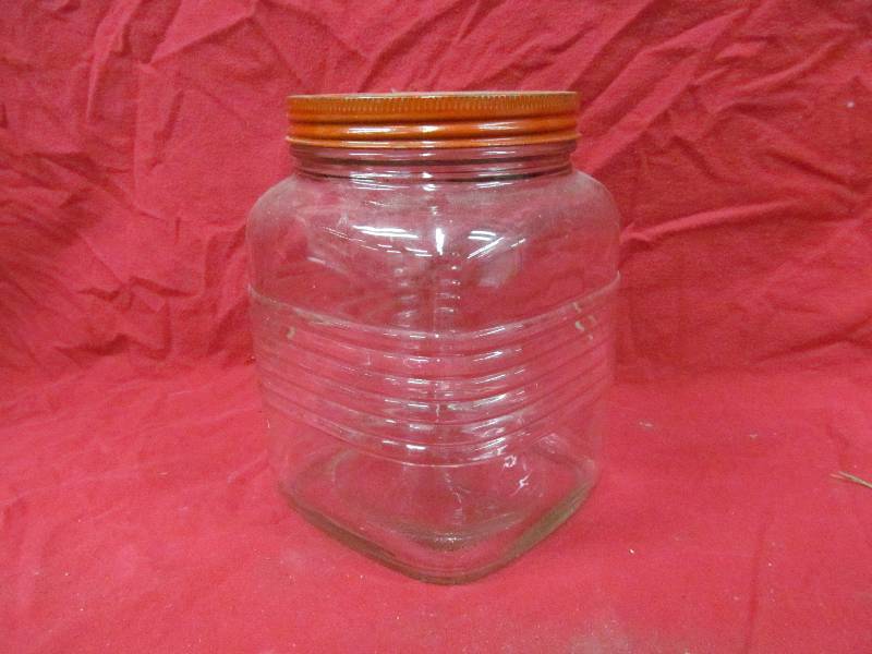 lot 173 image: Glass Jar