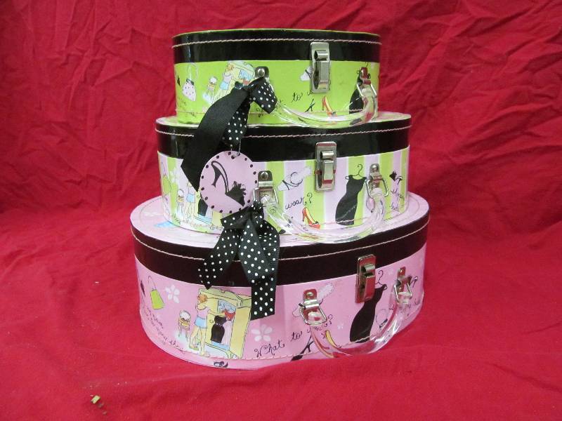 lot 177 image: Glamour Girl Cases
