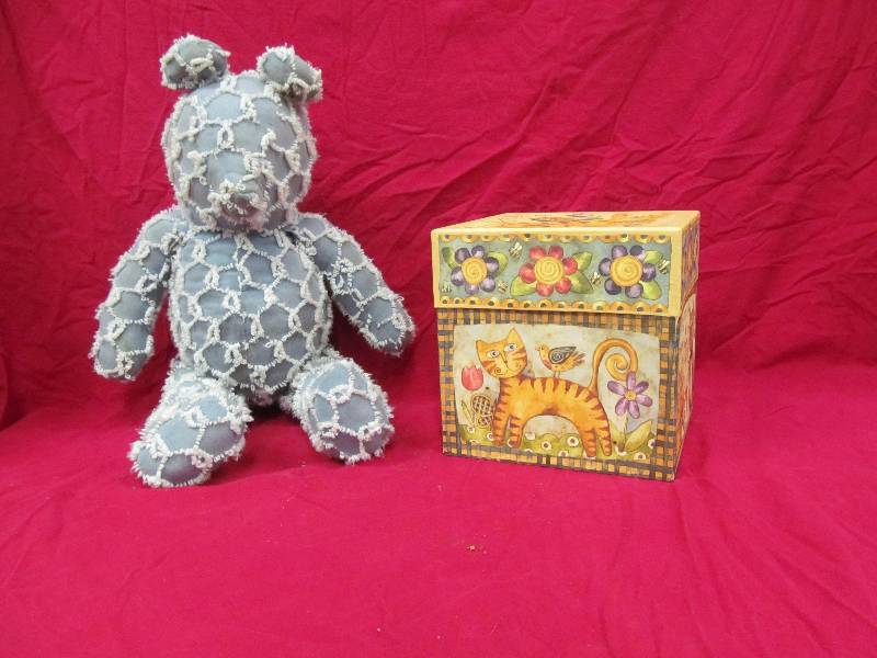 lot 180 image: Box Dcor