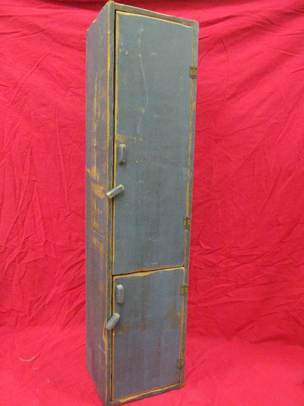 lot 182 image: Cabinet