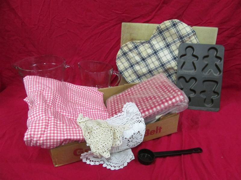 lot 184 image: Table Cloths