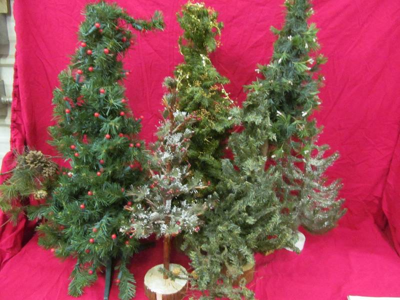 lot 185 image: Pine Tree Dcor