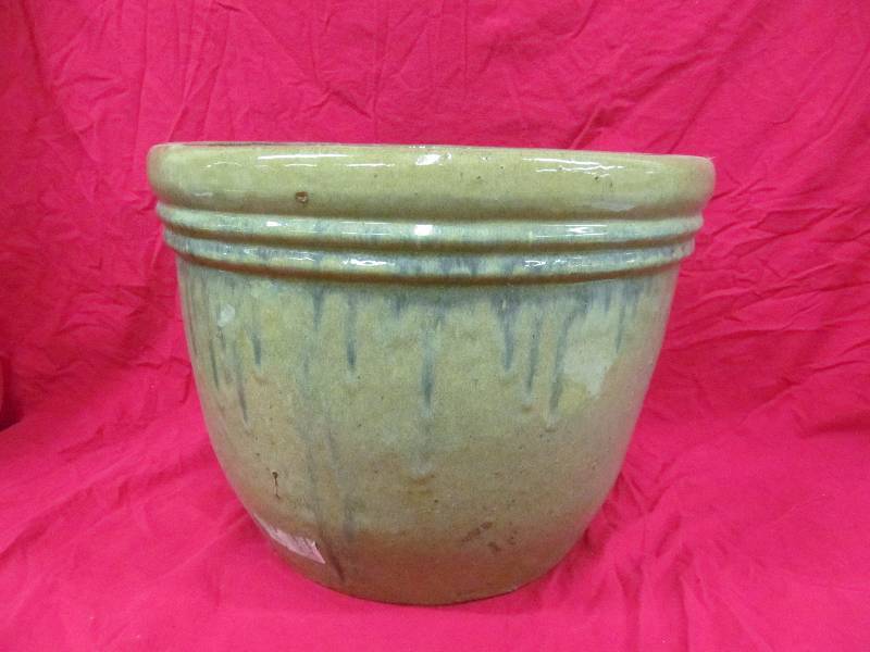 lot 186 image: Flower Pot