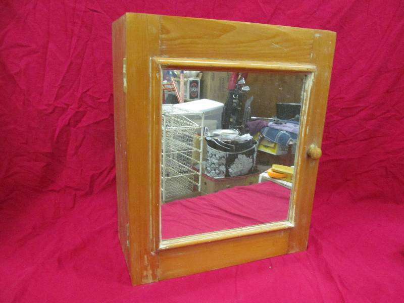 lot 189 image: Cabinet