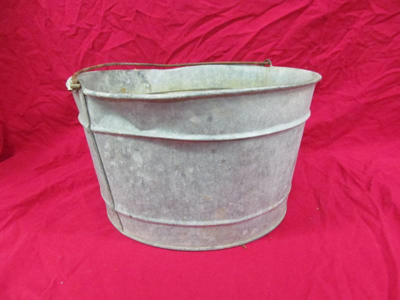 lot 191 image: Bucket