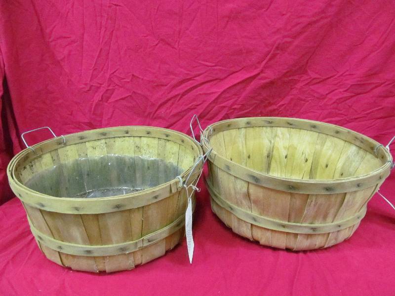 lot 193 image: Baskets