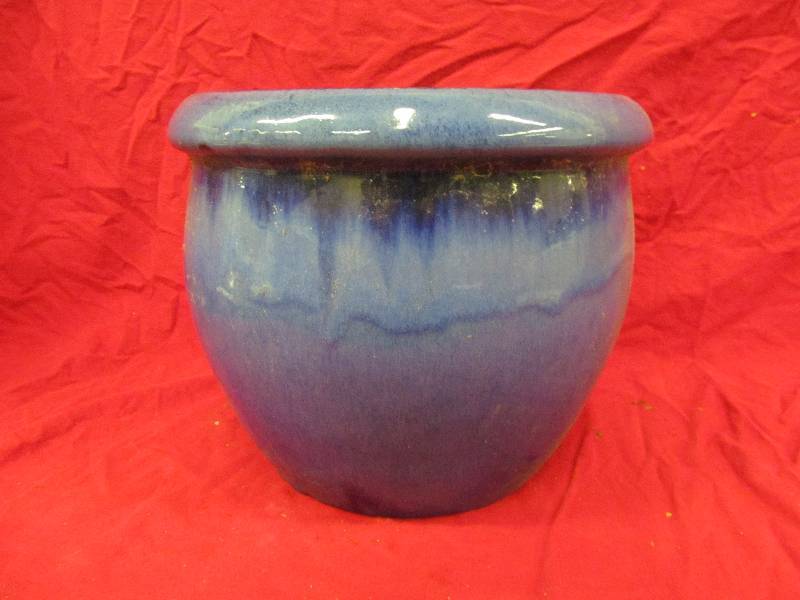 lot 195 image: Planter
