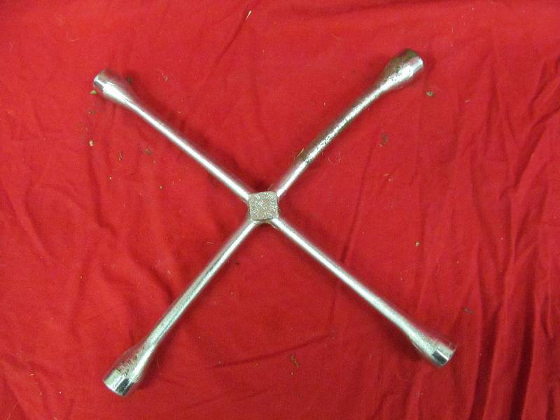 lot 198 image: Tire Iron