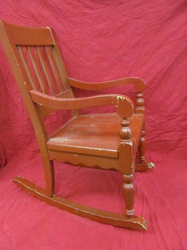 lot 201 image: Childs Rocker