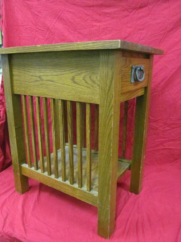 lot 205 image: End Table