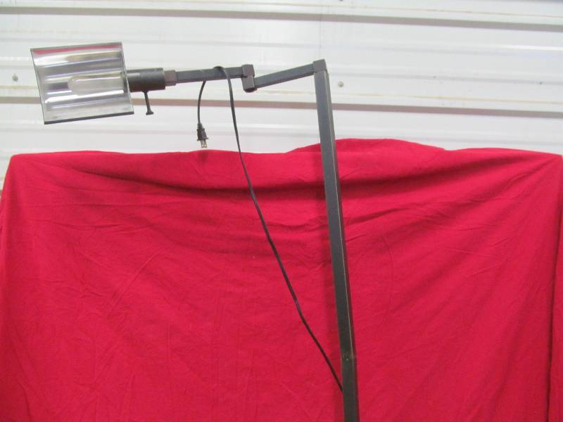 lot 211 image: Floor Lamp