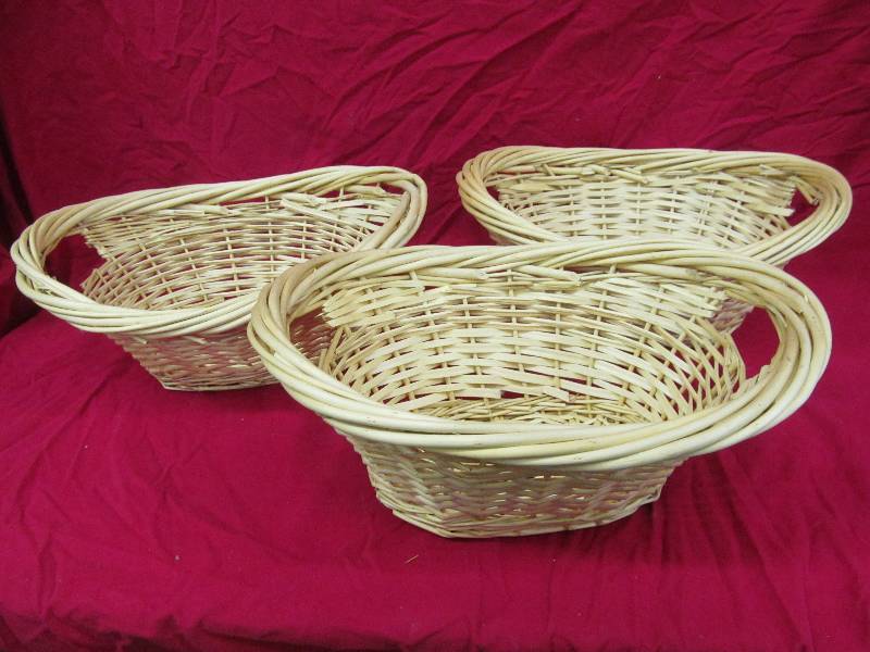 lot 217 image: Basket