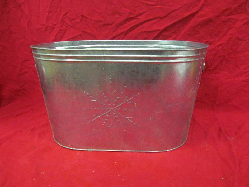 lot 223 image: Tin Tub