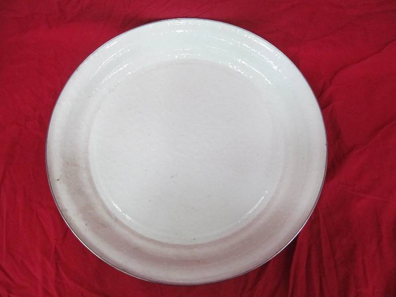 lot 232 image: Tray