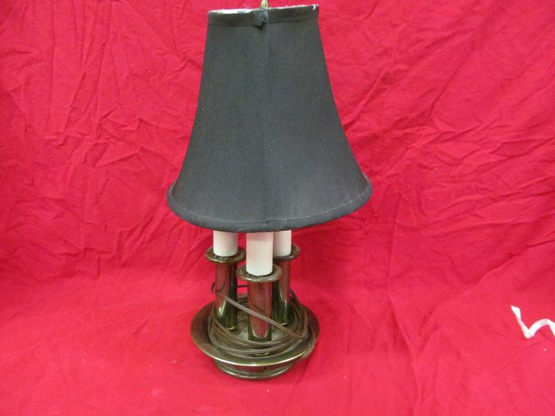 lot 241 image: Lamp