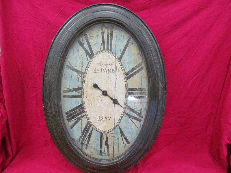 lot 242 image: Clock