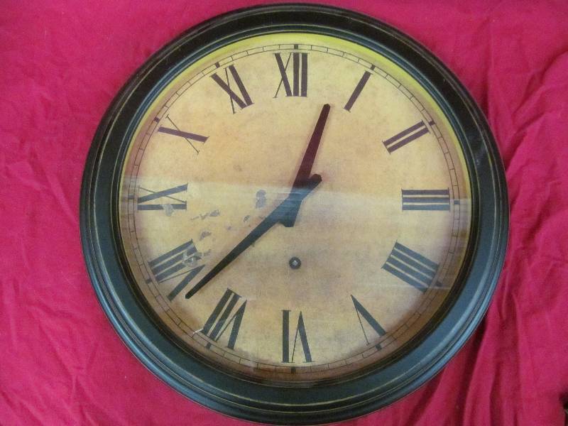 lot 246 image: Clock