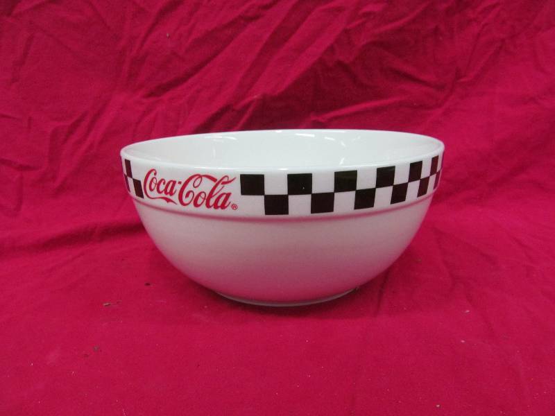 lot 258 image: Coca Cola Bowl