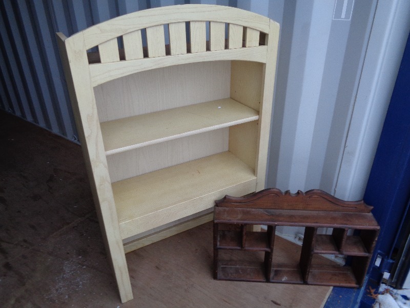 2 Shelves