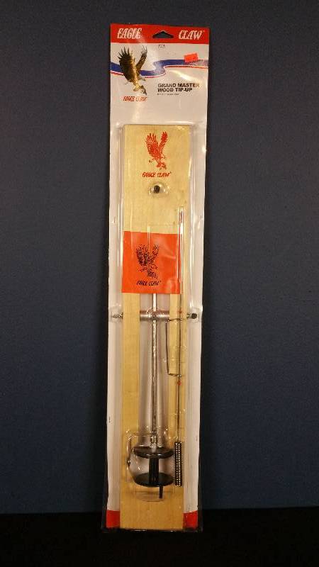 lot 3 image: Eagle Claw Grand Master Wood Tip-Up