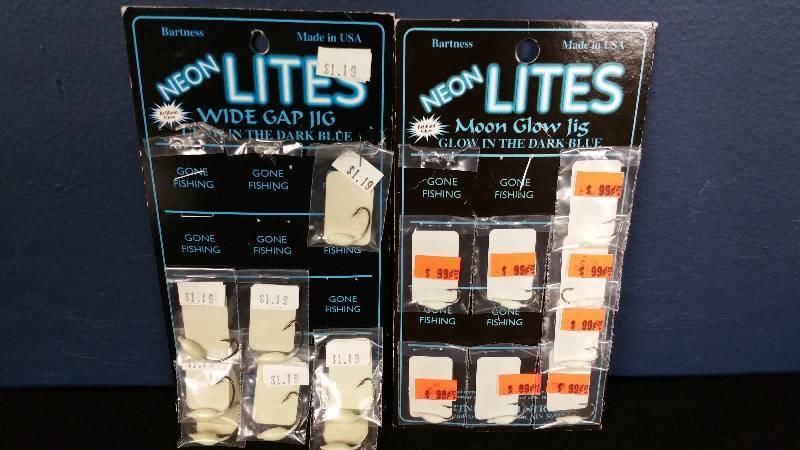 lot 227 image: Group of (16) Bartness Neon Lites - Blue