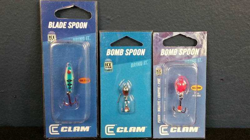 lot 279 image: Group of (3) Clam Lures