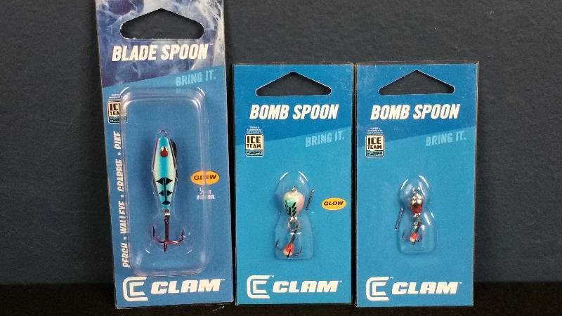 lot 280 image: Group of (3) Clam Lures