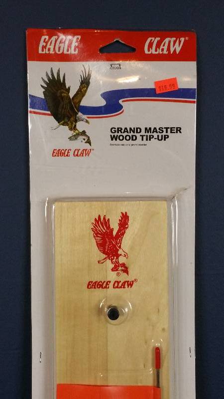 lot 8 image: Eagle Claw Grand Master Wood Tip-Up