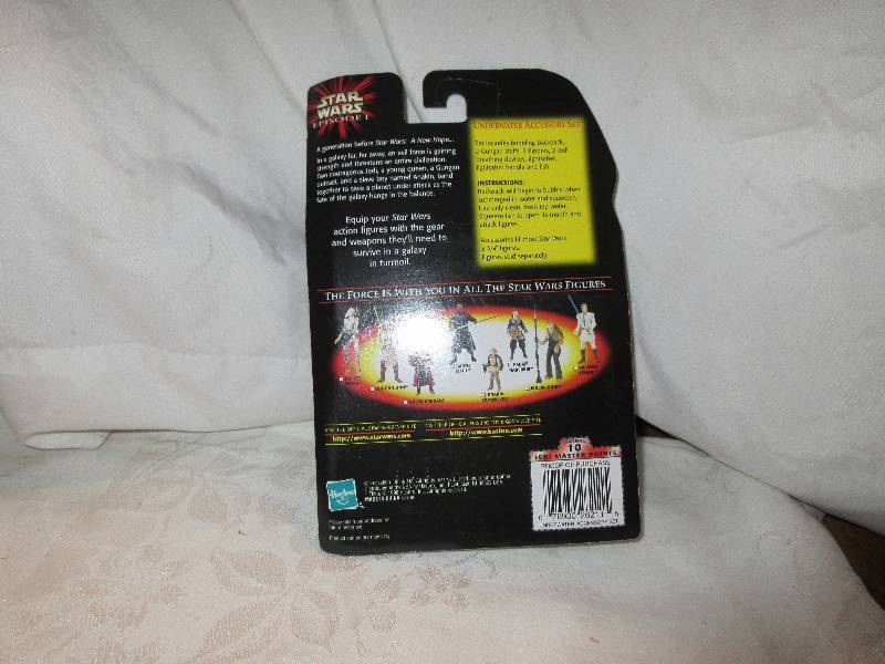 lot 33 image: underwater accesary set