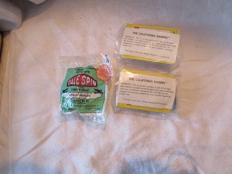 lot 80 image: clifornia raisons beany tale spin plane